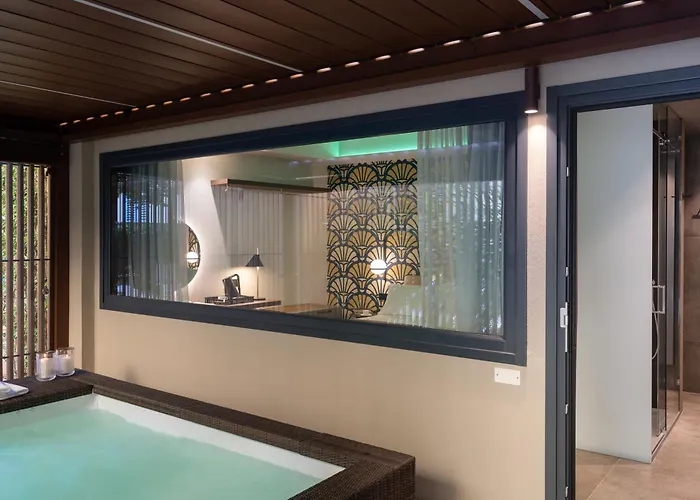 Arts & Crafts Luxury Suites